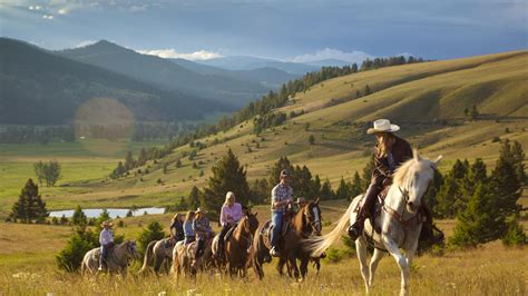 15 Most Romantic Honeymoon Cabins In The U S Horse Riding Holiday