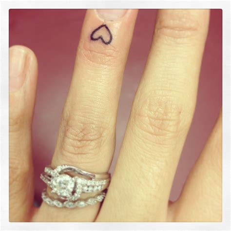 47 Attractive Finger Tattoos