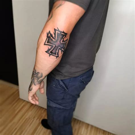 5 Tips To Create The Ultimate Iron Cross Tattoo