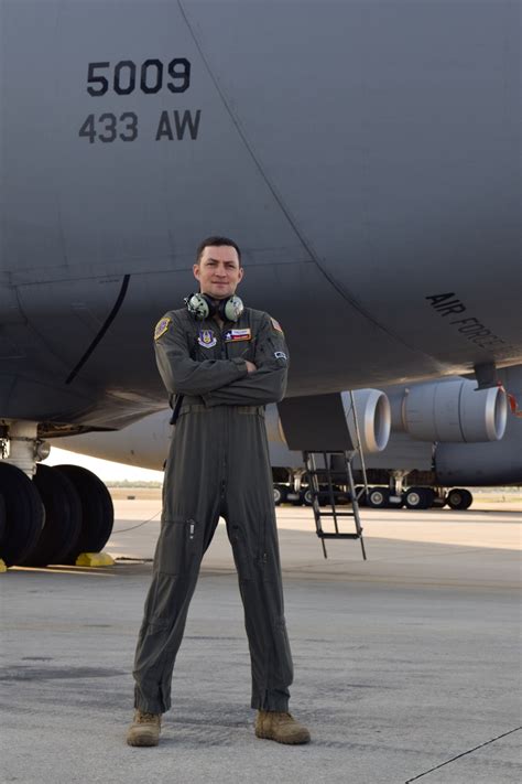 733Rd Trs Flight Engineer Wins 4Th Af Senior Nco Of The Year 433Rd