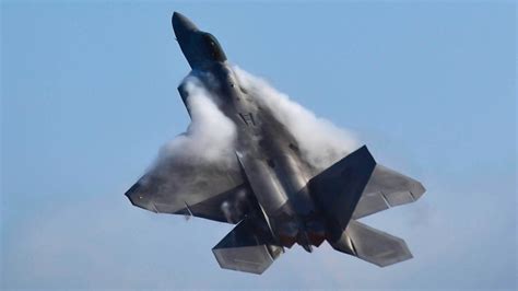 Awesome Usaf Lockheed Martin F 22 Raptor Display At The Avalon Airshow