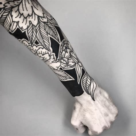 Design Iconic Black Forearm Tattoos Now