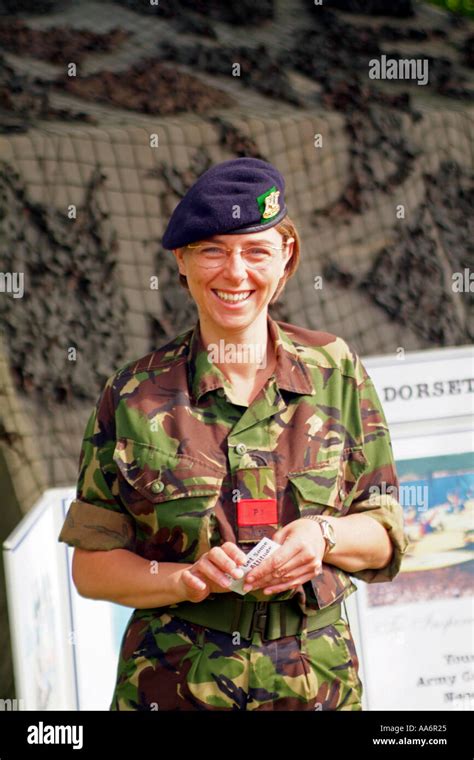 Female British Army Recruiting Officer At A Careers Day For School Leavers Stock Photo Alamy