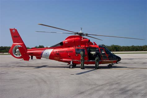 File Us Coast Guard Hh 65 Dolphin Helicopter Jpg Wikipedia