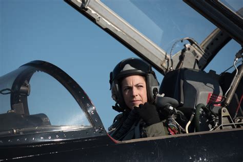 Her Job Is To Dogfight Against F 22 Pilots Alert 5