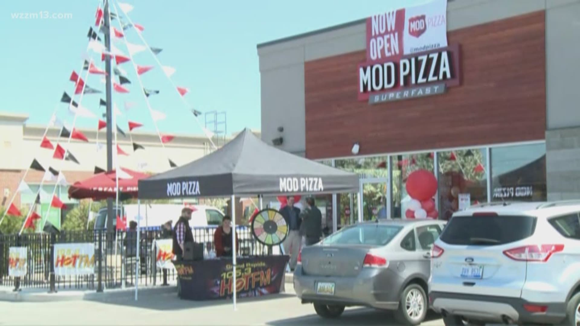 Mod Pizza Serving Up Slices And Donating To Charity Wzzm13 Com