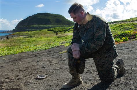 Okinawa Marines And Sailors Visit Iwo Jima Amp Gt United States Marine Corps Flagship Amp Gt News Display