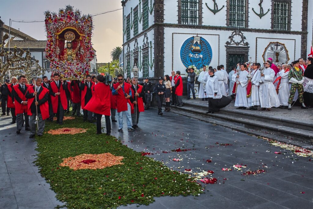 Our Lady Queen Of Martyrs Marian Procession Santo Cristo Flickr