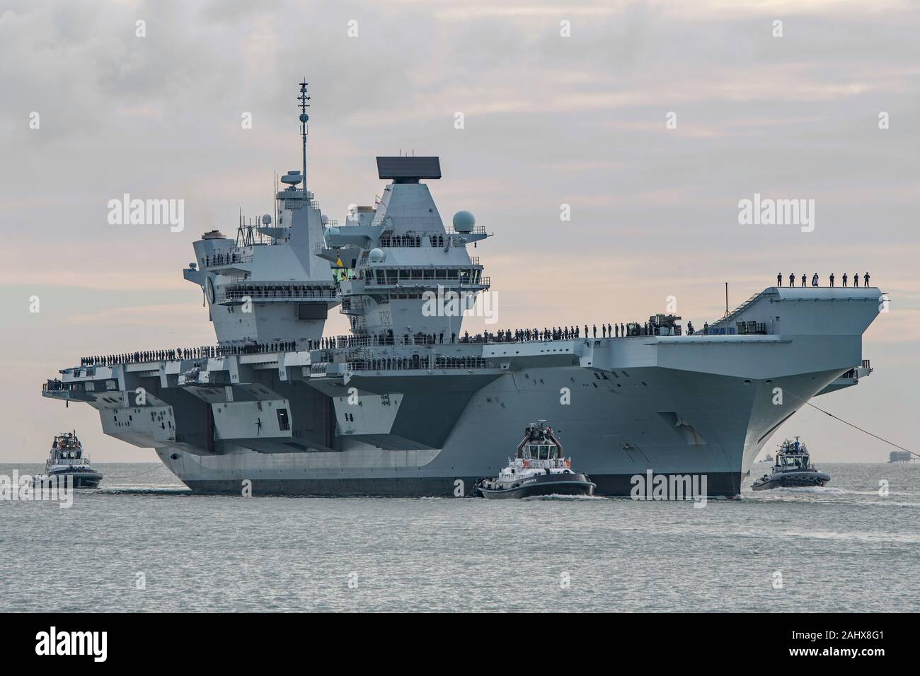 Royal Navy Warship The Aircraft Carrier Hms Queen Elizabeth Returned