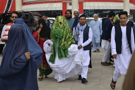 Seventy Afghan Couples Marry In Kabul Mass Wedding New Vision Official