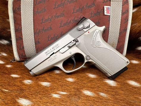 Smith Wesson Mod 3913 Lady Smith 9Mm Para Semi Auto Pistol