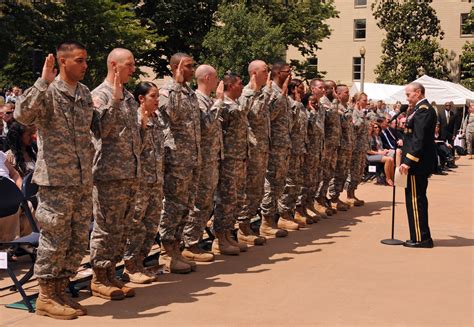 Soldiers Re Enlist At Pentagon During Army S 236Th Birthday Article