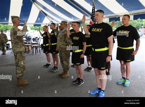 Ten Soldiers Take The Army Amp 39 S Oath Of Enlistment With Maj Gen James F Pasquarette Commanding