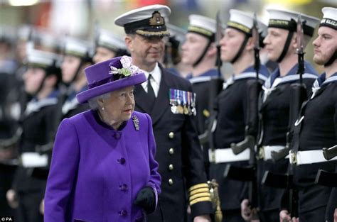 The Queen Welcomes Hms Queen Elizabeth Into The Royal Navy Daily Mail