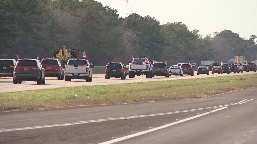 Truckers Convoy Heading To Border Draws Support In Southeast Texas