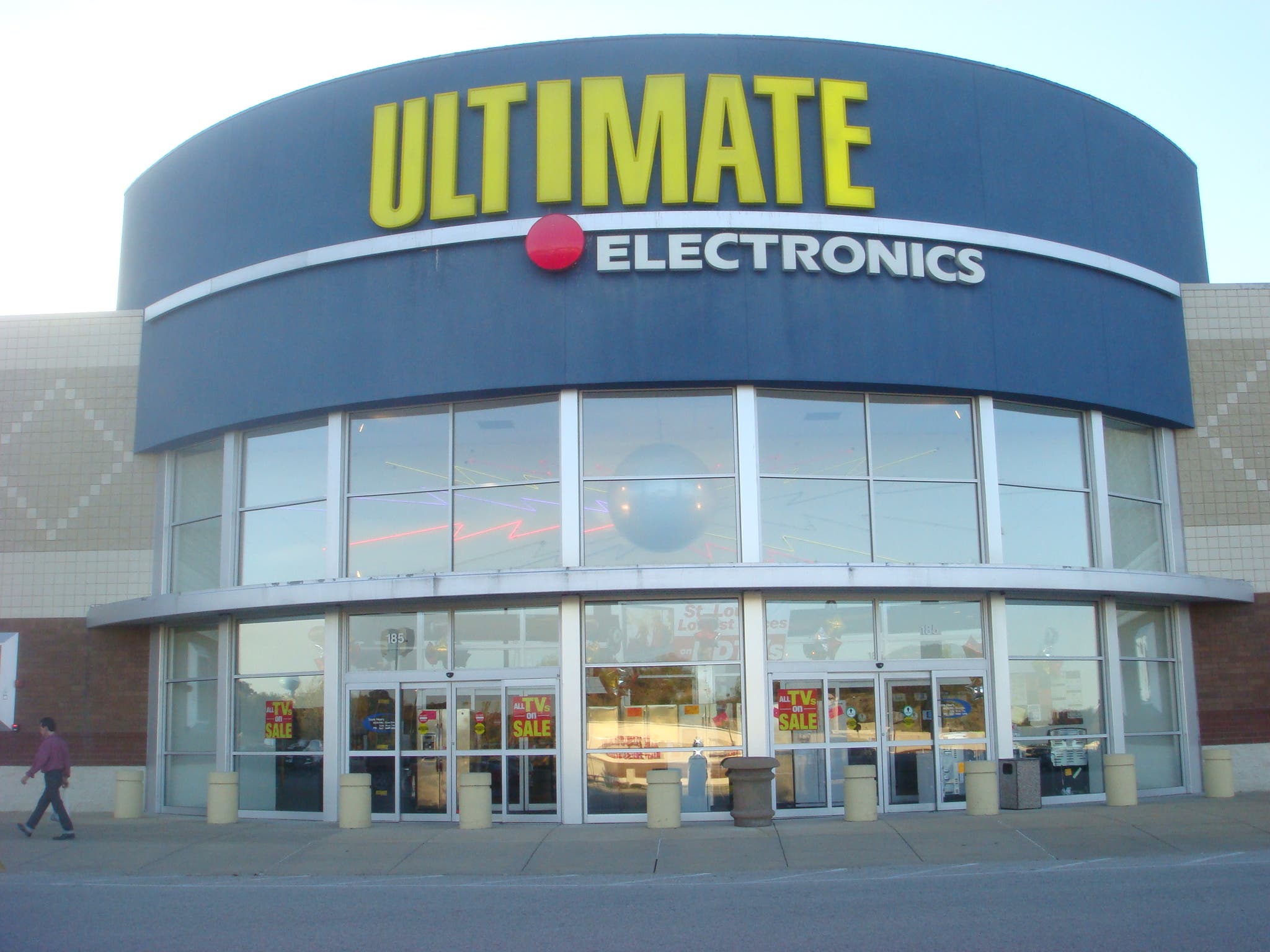 Ultimate Electronics In Gravois Bluffs To Close Fenton Mo Patch