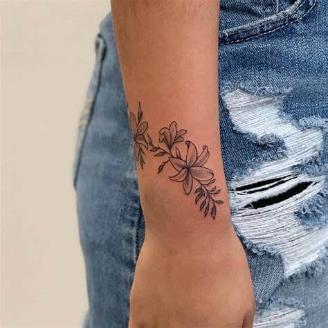 Ultimate Guide: Design Wrist Flower Tattoos